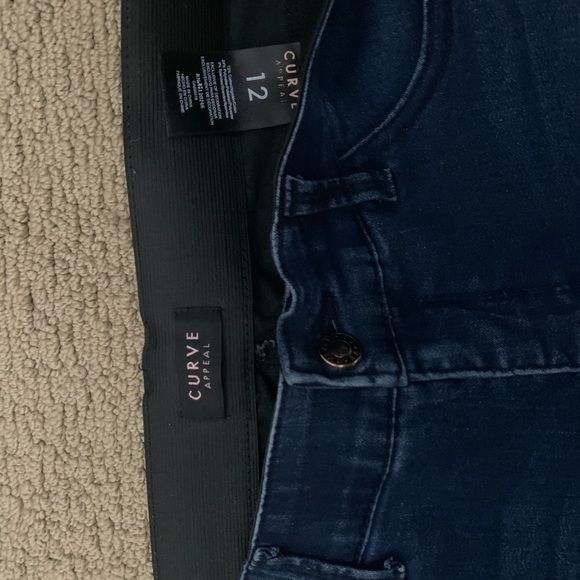 Curved High Rise Jeans - Picture 2 of 2